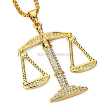 Balança de equilíbrio de justiça Colar de pingente moda ouro charme homens mulheres pedra CZ strass Cristal Hiphop Liga de joias